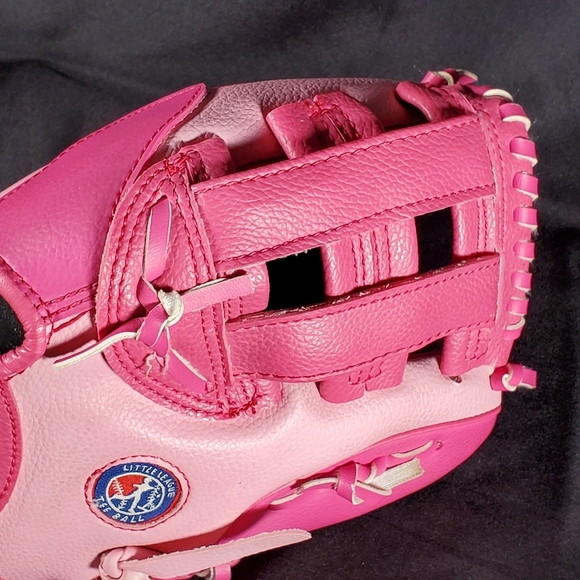 Little League Baseball Glove - Picture 4 of 11